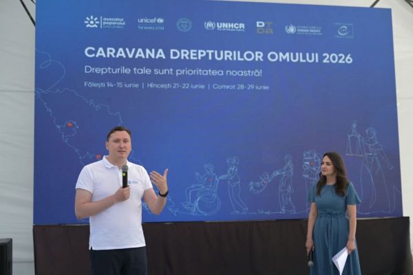 caravana-drepturilor-omului-la-falesti-6D6F28241-0C59-7C69-4A0E-1EF8D2D1D426.jpg