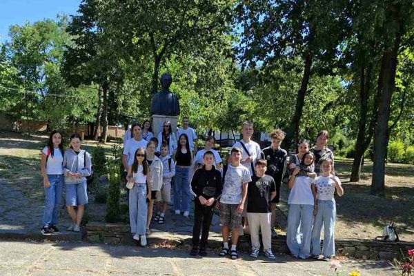 excursie-de-neuitat-pentru-cei-mai-activi-falesteni-15068A30E1-F395-8A8F-2359-3F87A7C8FB77.jpg